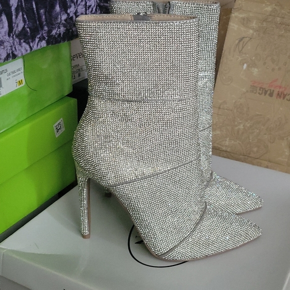 Shoes - Picture 3 of 6